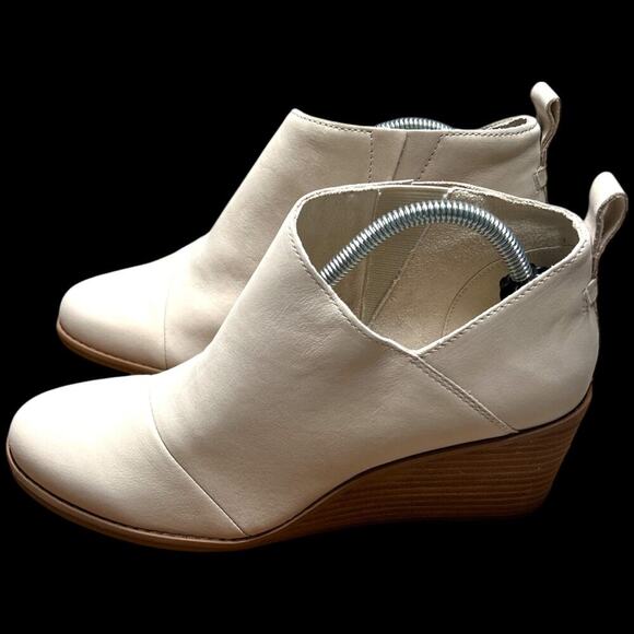 TOMS Marta Women's Size 8.5 Suede Beige Ivory Wedge Bootie Pull On Cut Out Side - Picture 4 of 15